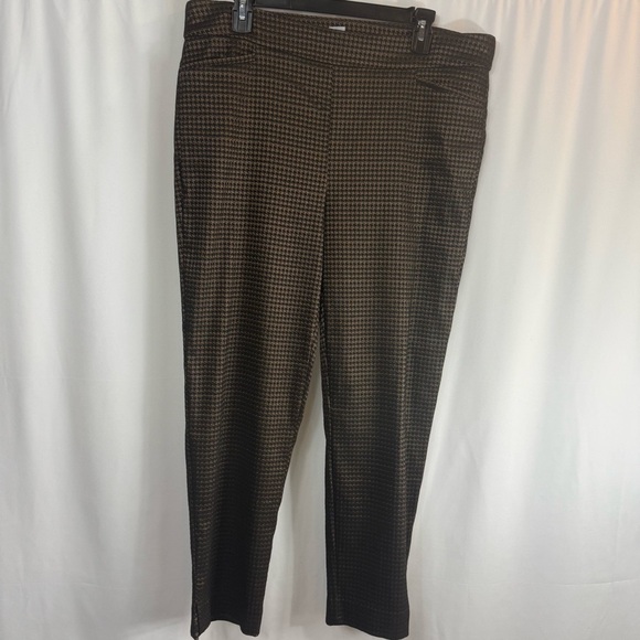 Chico's So Slimming Brigitte
Metallic Tiles Ankle Pant, Chicos Size: 3R - Picture 3 of 14